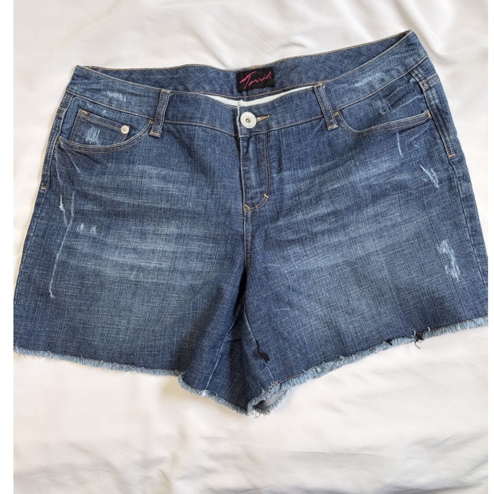 Torrid Denim Shorts Womens 16 Blue Distressed Raw Hem Frayed Medium Wash Stretch